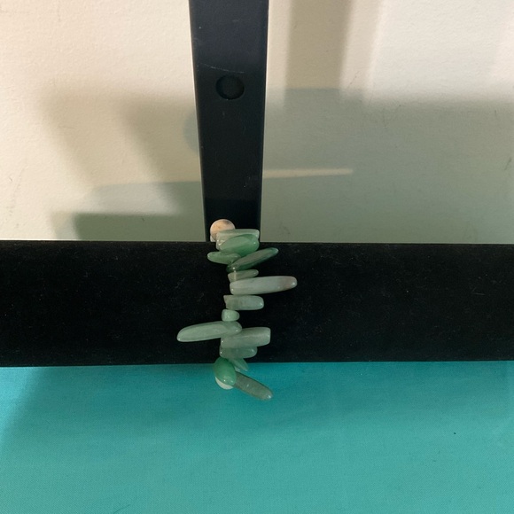 Unbranded Jewelry - Varigated Colored Stone Bracelet with Natural Green Stones